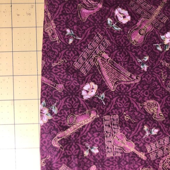 Quilt Cotton Fabric Material - Just shy 2 yard Gilded Musical Floral #255 - Picture 3 of 3